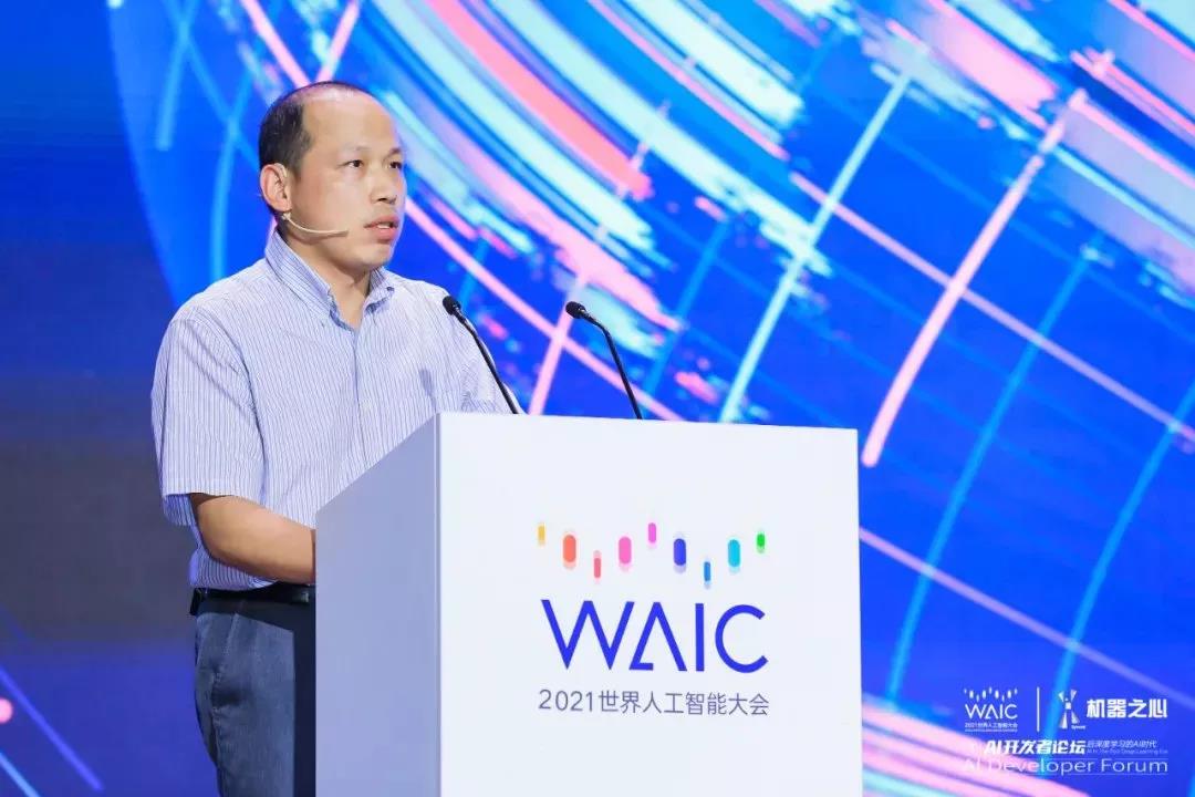 机器之心|WAIC 2021 | JDB电子(中国区)·科技副总裁肖嵘：创「芯」时代 打造自进化城市智能体